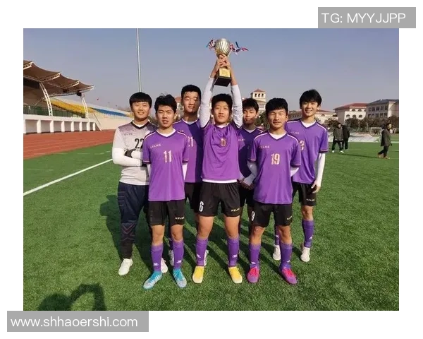 华昌小学足球队勇夺市级比赛冠军展现团队精神与拼搏风采